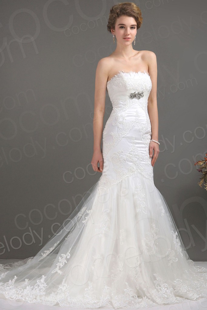 Delicate Trumpet-Mermaid Strapless Court Train Lace Fit and Flare Wedding Dress