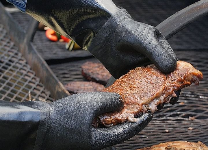 Grab these BBQ gloves for your kickass grill party