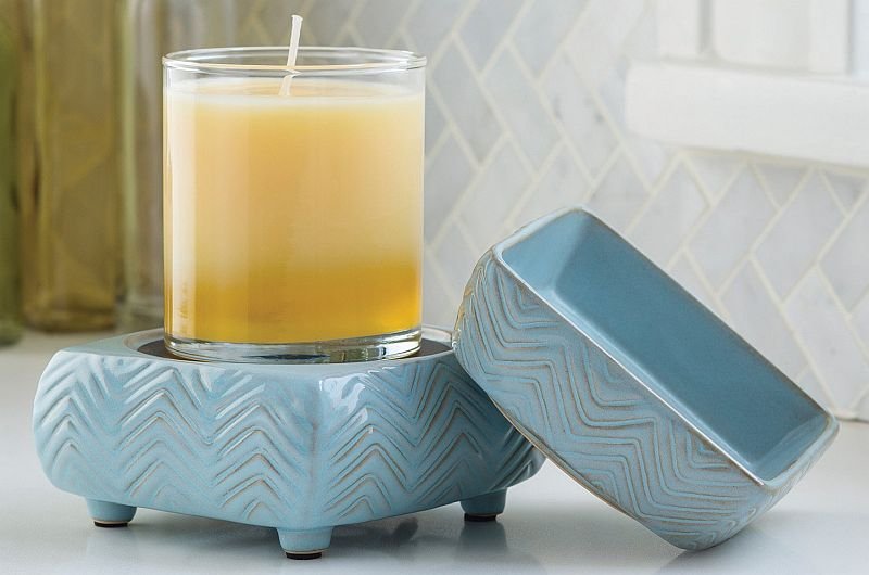 An elegant ceramic plate: allows for the best tart or candle warmer, with style too!