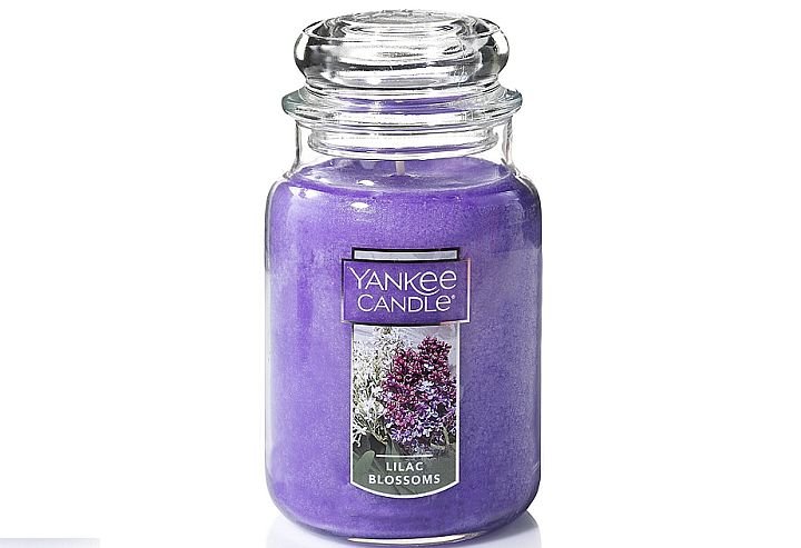 LilacBlossoms: the best Yankee candle scent with flowers.