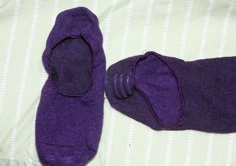Some good things to remember when picking the proper socks for yoga, pilates or barre. The amount of grip...